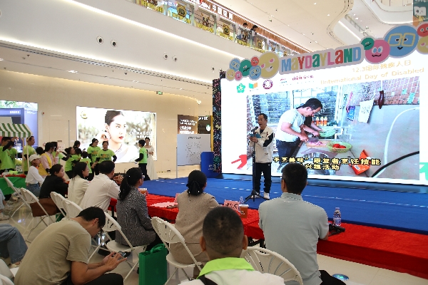 康复者代表阿荣分享